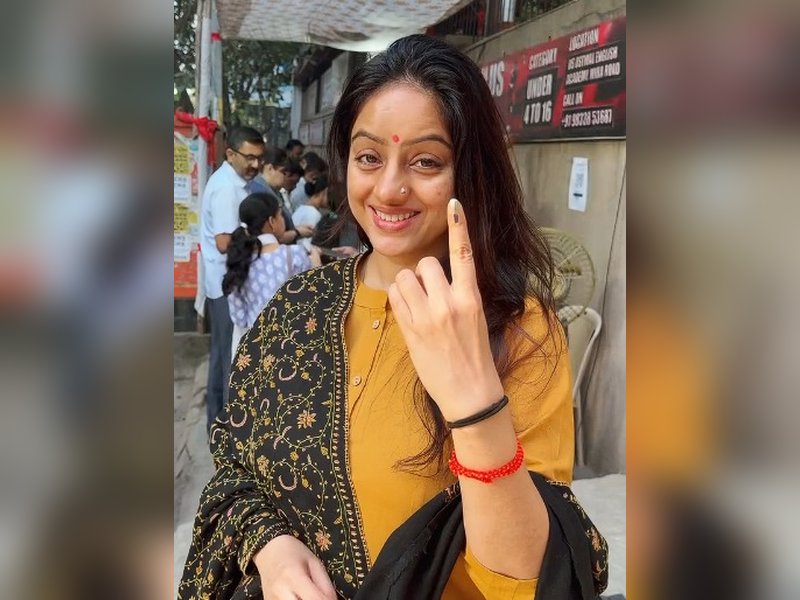 Maha local polls: Deepika Singh proudly shows inked finger, says ‘vote is powerful nonviolent tool’