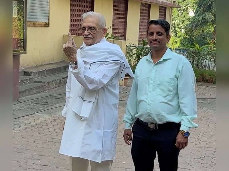 Maha Local Polls: Gulzar marks his vote, Kiran Rao and Junaid Khan join the electoral roll