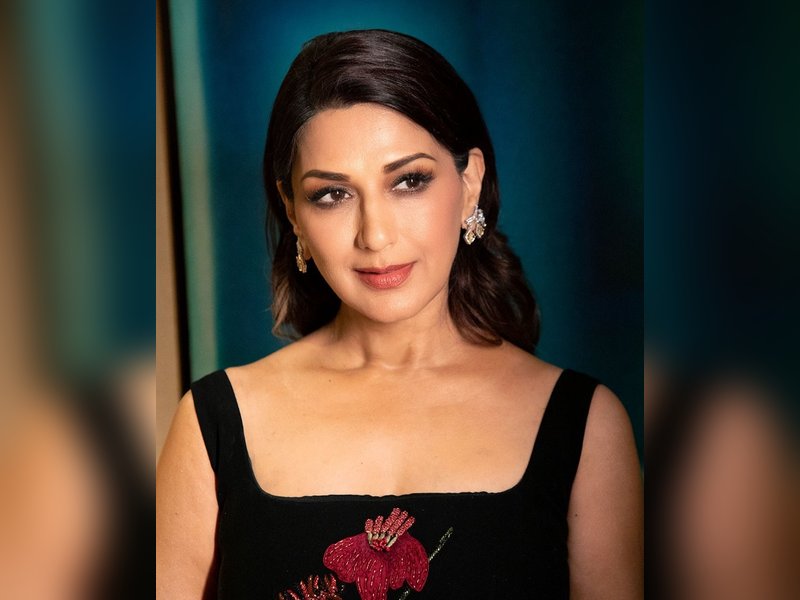 Maha local polls: Sonali Bendre displays inked finger, Bhagyashree hopes for cleaner air