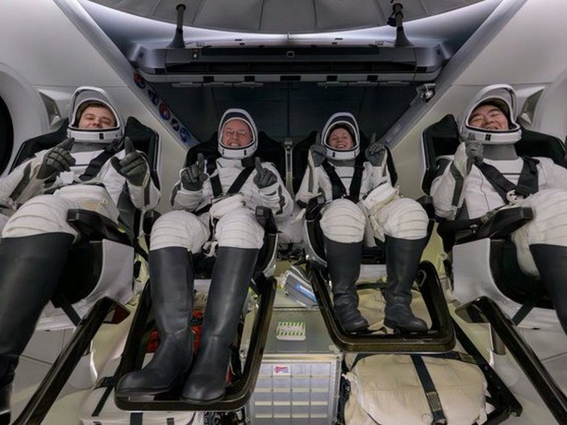 SpaceX brings back 4 NASA astronauts to Earth in first-ever medical evacuation from ISS