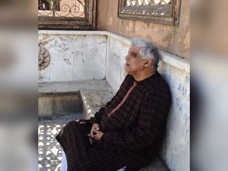 जावेद अख्तर: जेब में 27 पैसे लेकर निकल पड़े थे स्टार बनने, फुटपाथ पर गुजारी कई रातें 