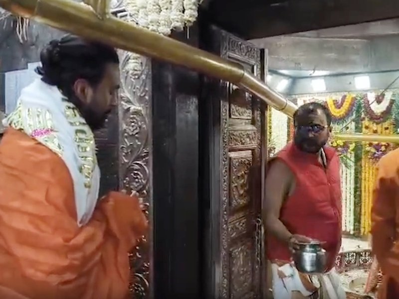 भारत बनाम न्यूजीलैंड: निर्णायक वनडे मैच से पहले महाकाल के दर्शन करने पहुंचे केएल राहुल