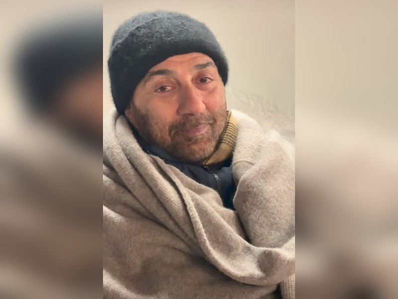 Sunny Deol enjoys a woodfire pizza night in chilly night, thanks fans for love on Border 2 trailer 