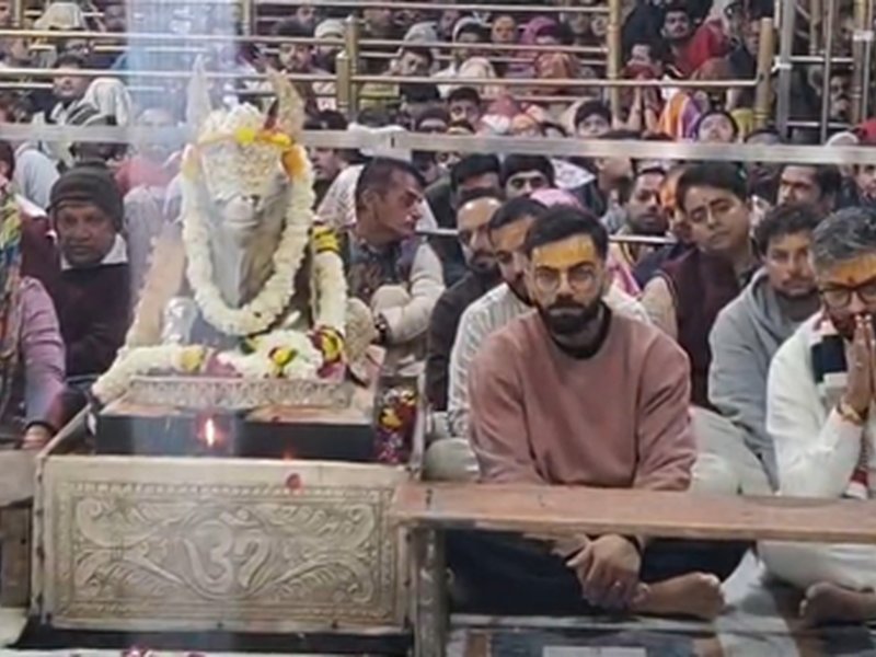 विराट कोहली और कुलदीप यादव भगवान महाकाल के दरबार में पहुंचे, भस्म आरती में शामिल हुए