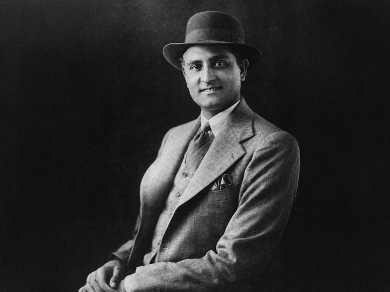 टाइपराइटर सेल्समैन से संगीत के शिखर तक: केएल को लता और किशोर ने भी माना 'गुरु 