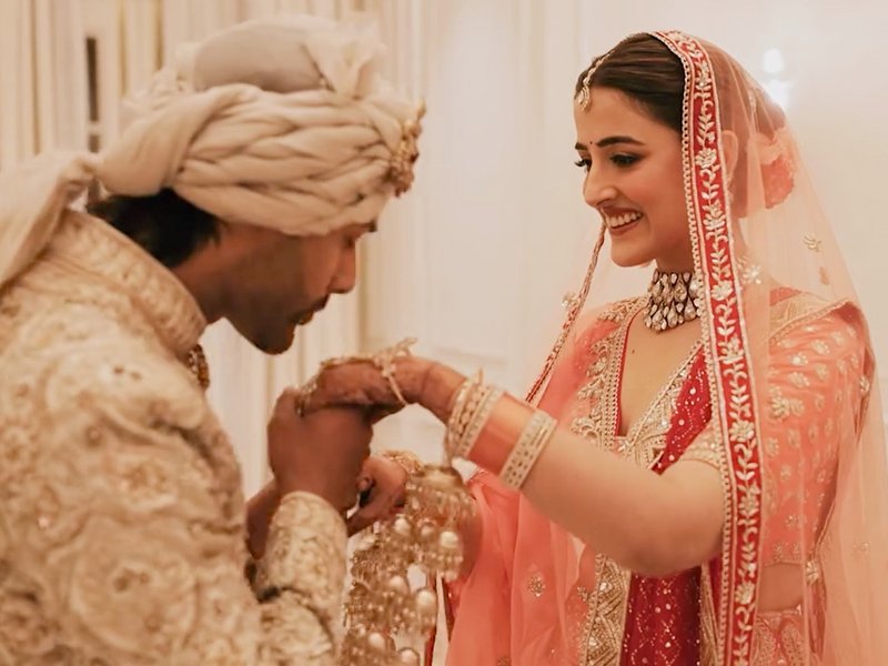 Kriti Sanon sheds 'happy tears' after listening to sister Nupur's wedding song 'Suna Suna'