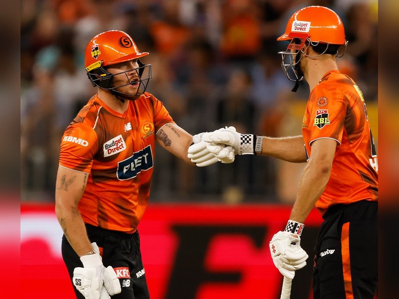 बीबीएल: स्ट्राइकर्स ने रेनेगेड्स को 8 विकेट से रौंदा, स्टार्स के खिलाफ स्कॉर्चर्स की जीत