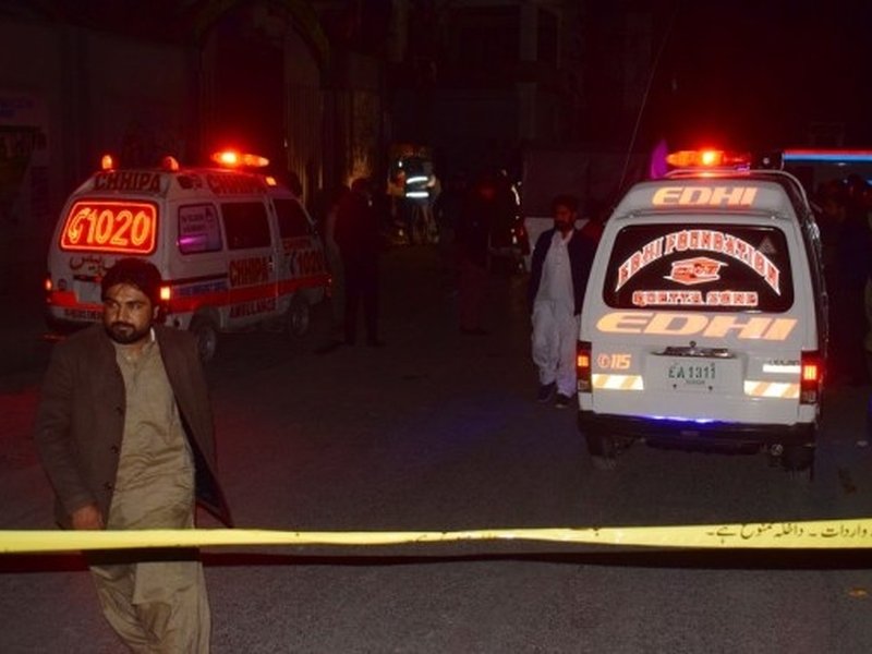 Six killed as fire erupts at shopping mall in Pakistan's Karachi 