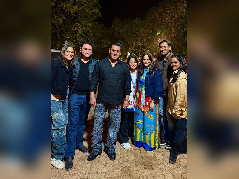 Salman Khan, MS Dhoni are all smiles for the camera, Atul Agnihotri shared pic 
