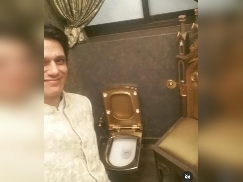 Vijay Varma shares a selfie of himself with a ‘Golden Toilet’ at Amitabh Bachchan's house