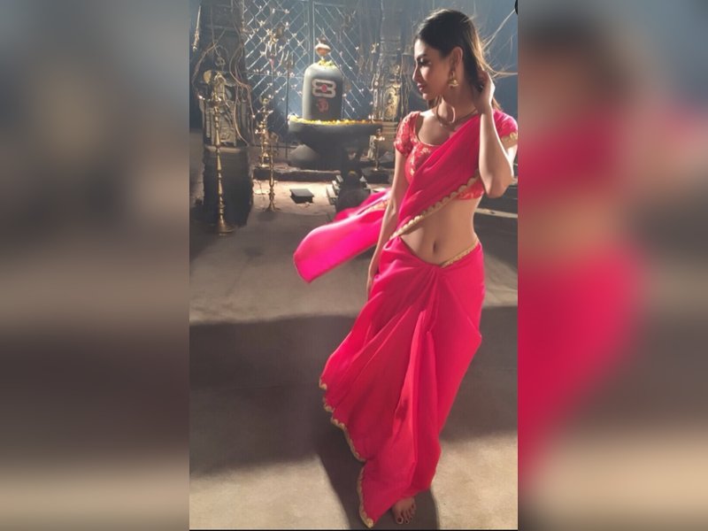 Mouni Roy jumps on 2016 trend, shares pics from her Naagin days as Shivaanya 