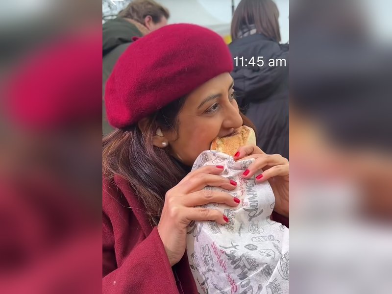 Juhi Parmar & daughter gobble onto croissants & breads in Paris all day long