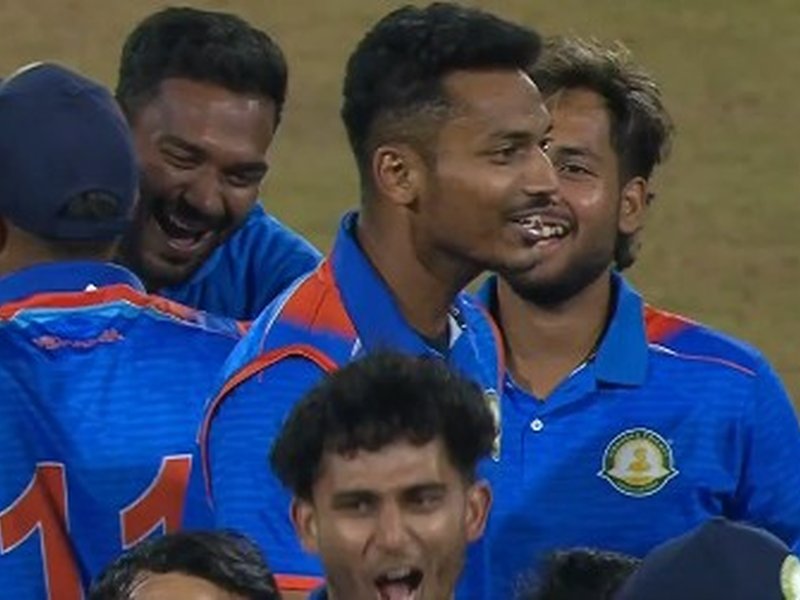 विजय हजारे ट्रॉफी: विदर्भ पहली बार चैंपियन बनी, फाइनल में सौराष्ट्र को 38 रन से हराया 