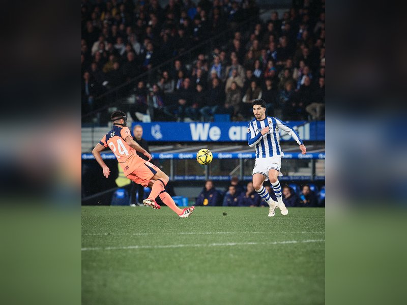 Real Sociedad beat Barca as La Liga title race tightens