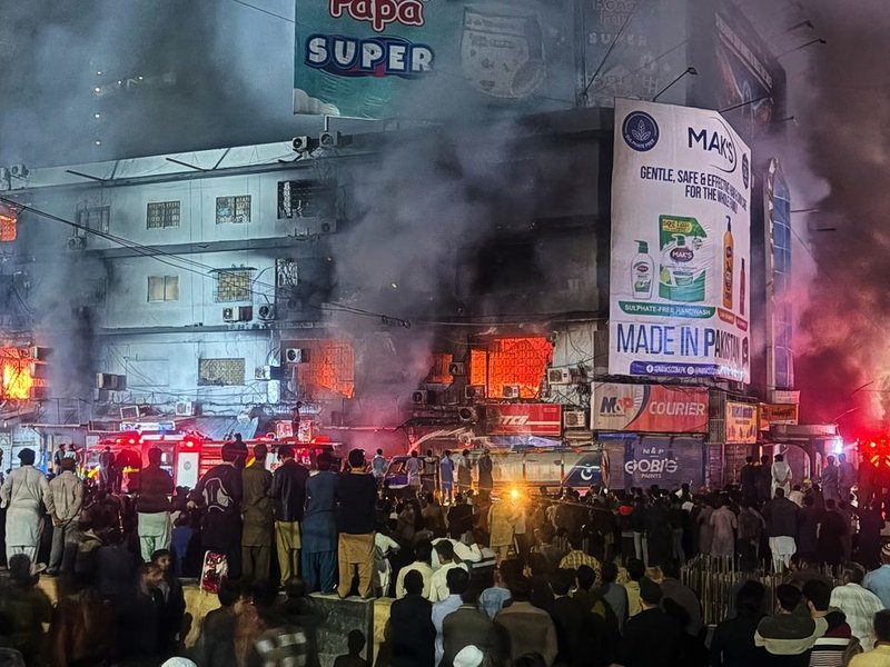 Death toll rises to 14 in Pakistan shopping mall fire, over 70 still missing