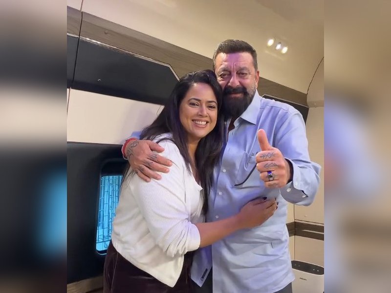 Sameera Reddy reunites with her 'Musafir' co-star Sanjay Dutt