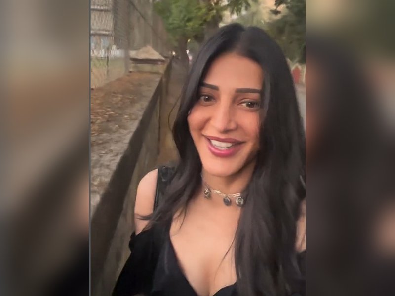 It's pure nostalgia for Shruti Haasan as she strolls down her college lane once again