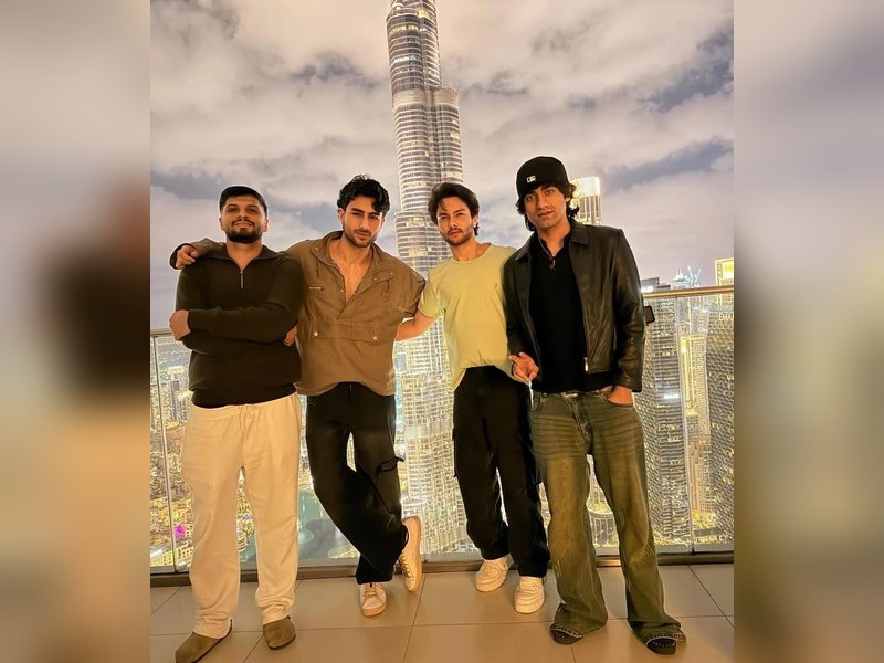 Ibrahim Ali Khan, Nirvaan Khan hang out in Dubai with friends