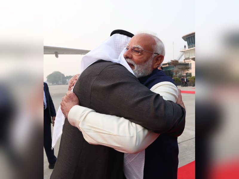 pm modi welcomes UAE President