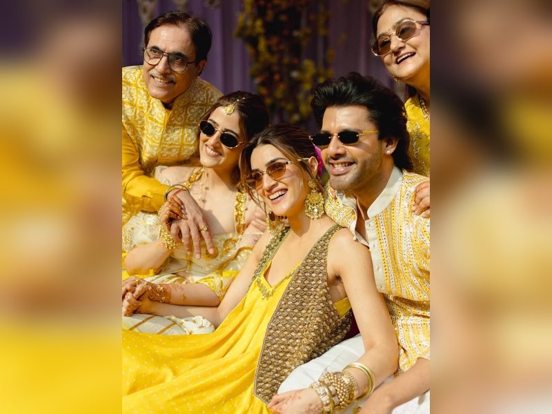 Kriti Sanon shares the part 1 of sister Nupur Sanon's “shaadi dump”