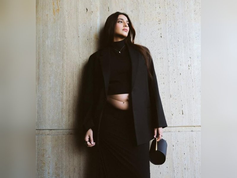 Sonam Kapoor flaunts her baby bump, says ‘Its Mama’s day out’