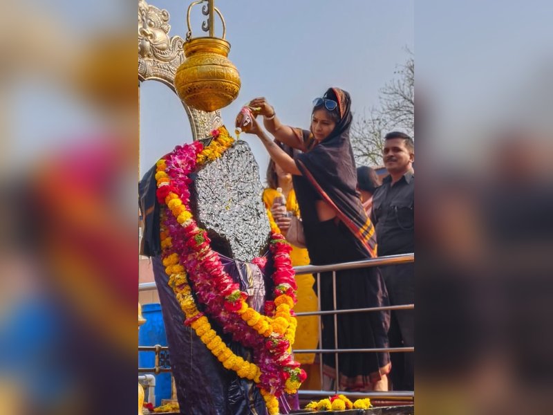 Tanishaa Mukerji visits Shani Shingnapur with her ‘Devis’, says 'no evil can touch you'