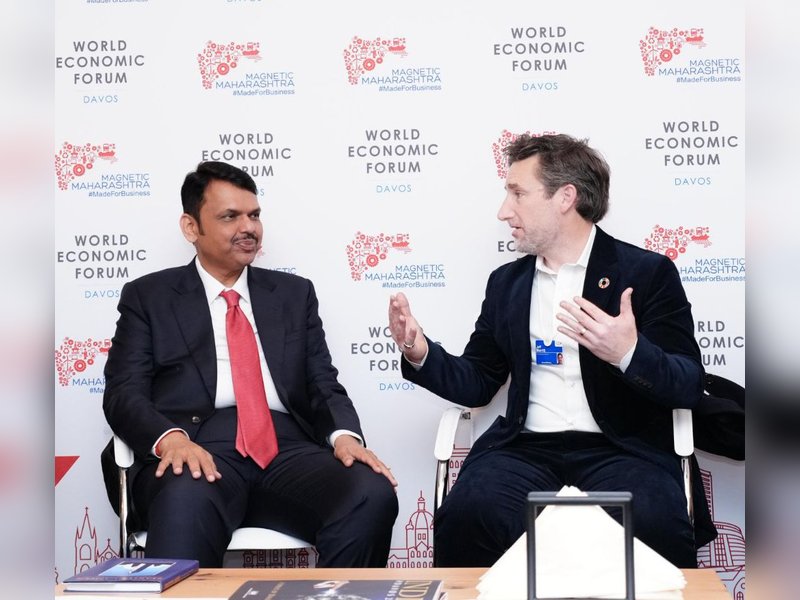 दावोस में मुख्यमंत्री फडणवीस की अगुवाई में निवेश के लिए कई हजार करोड़ के एमओयू पर हस्ताक्षर