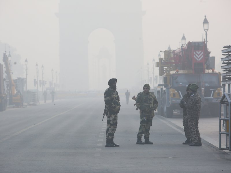 एनसीआर में प्रदूषण की मार : एक्यूआई 400 के पार, स्मॉग की मोटी चादर से ढका इलाका 