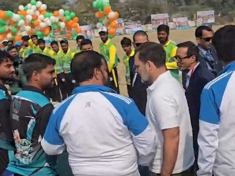 राहुल गांधी ने किया क्रिकेट टूर्नामेंट का उद्घाटन