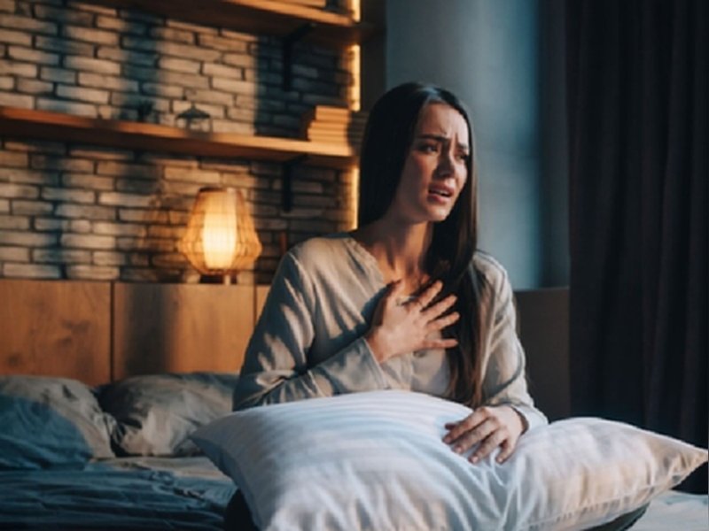 लगातार खांसी बनी जान की दुश्मन? इन आयुर्वेदिक नुस्खों से मिलेगी राहत