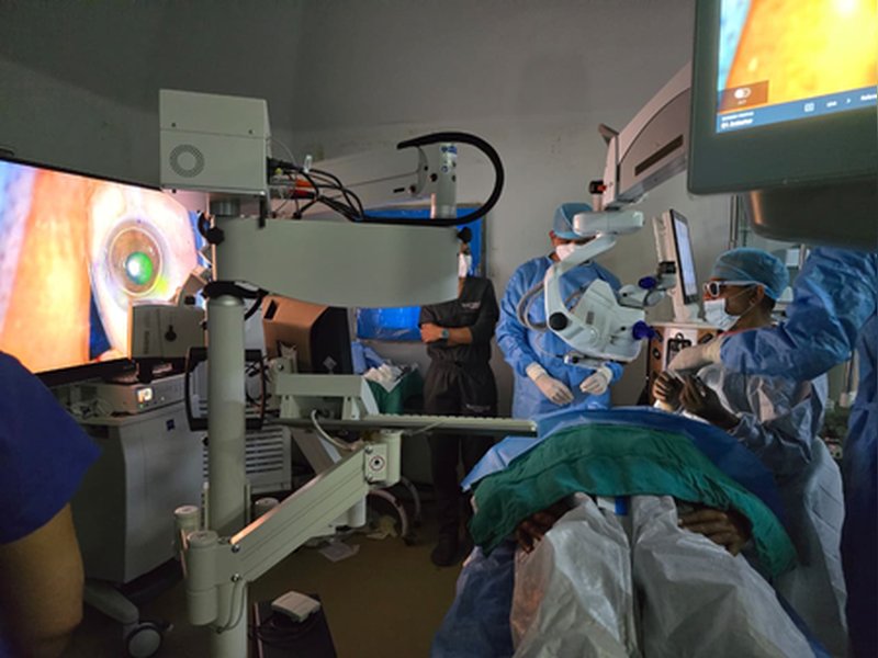 Chinese researchers develop eye surgery robot