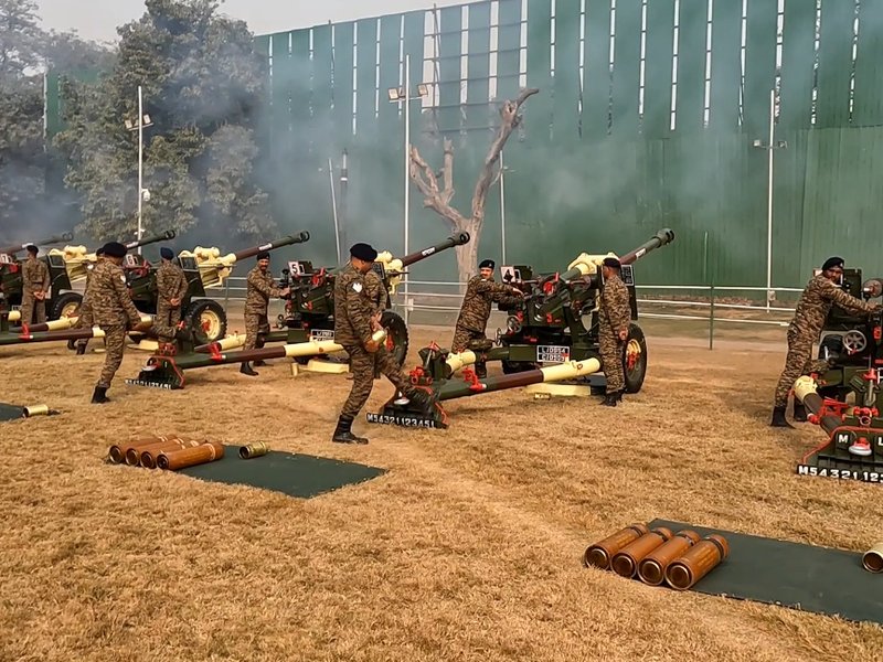  गणतंत्र दिवस पर स्वदेशी लाइट फील्ड गन से ऐतिहासिक 21 तोपों की सलामी 