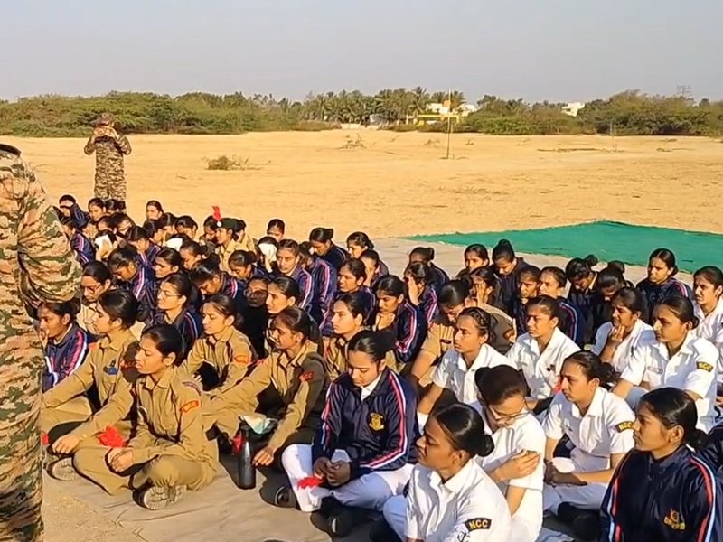 गुजरात: मांडवी में एनसीसी कैडेट्स ने भरी उड़ान, पैरासेलिंग का विशेष प्रशिक्षण, मिला एडवेंचर स्पोर्ट का अनुभव