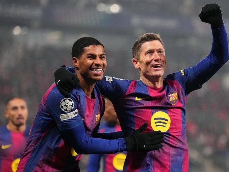 Barca win in Prague to set up thrilling last group games in Champions League