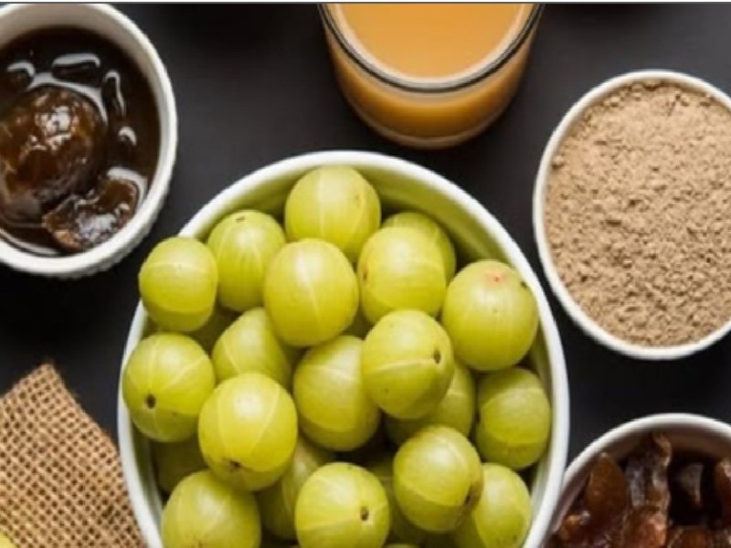 नहीं चाहते कि समय से पहले आ जाए बुढ़ापा, आंवला में छिपे हैं कई सौंदर्य गुण 