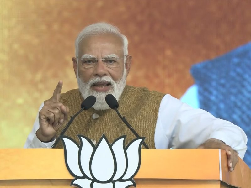 एलडीएफ और यूडीएफ ने केरल को बुनियादी सुविधाओं और बेहतर ढांचे से वंचित रखा: पीएम मोदी