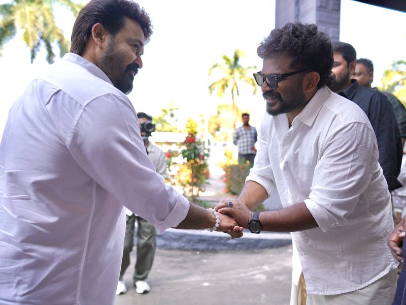 Mohanlal joins the sets of Tharun Moorthy's #L366 (Photo Credit: Mohanlal/X)