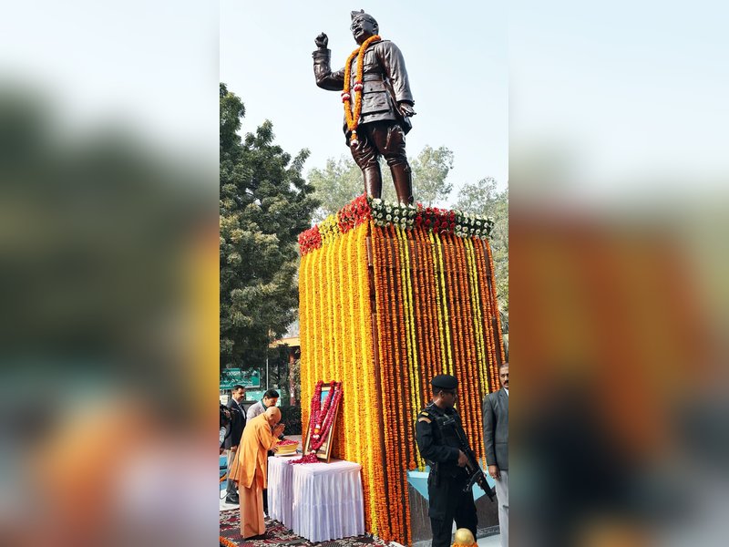  भारत माता के सच्चे सपूत और स्वतंत्रता आंदोलन के महानायक थे नेताजी : सीएम योगी  