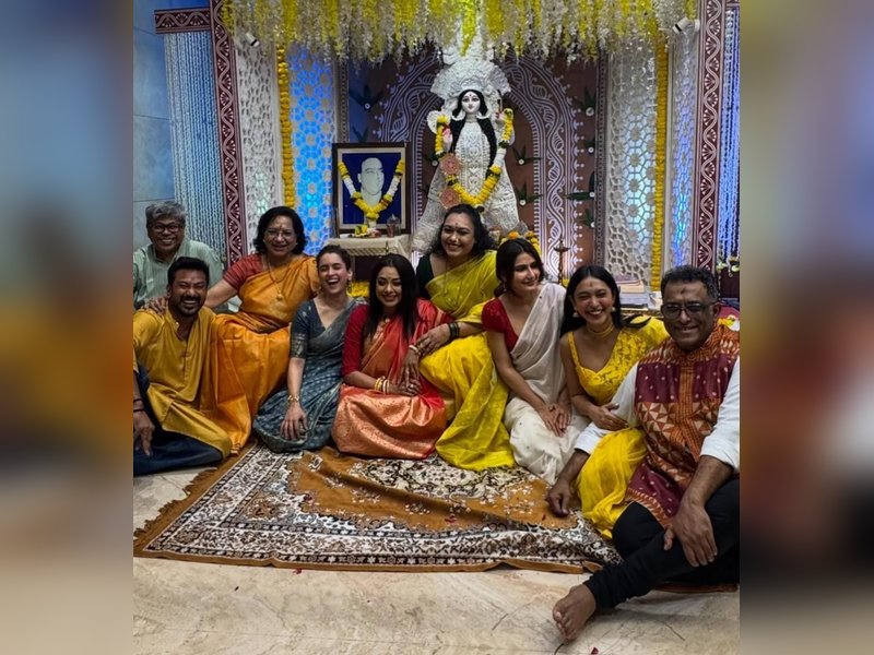 Anurag Basu's 31st year of Saraswati Pooja marks reunion of Dangal sisters Sanya Malhotra, Fatima Sana Shaikh