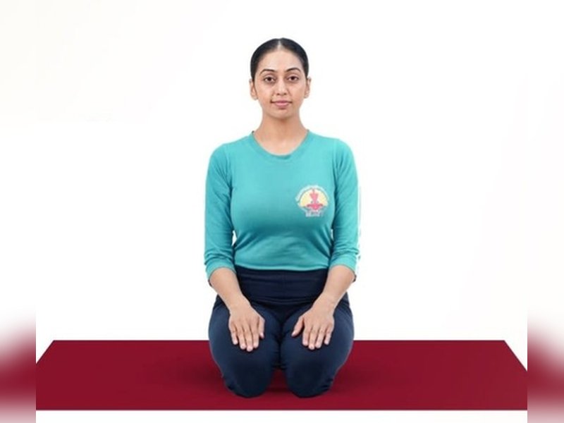 पीरियड्स की ऐंठन, सूजन और दर्द अब नहीं करेंगे परेशान, इन योगासनों से दूर होगी तकलीफ