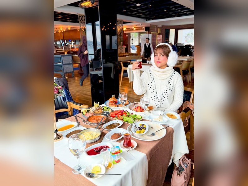 Hina Khan explores the amazing Turkish breakfast during her latest getaway: 'It’s unmissable'