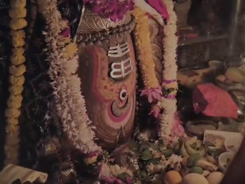 चंदन-भस्म और सूखे मेवे से बाबा महाकाल का अद्भुत शृंगार, भस्म आरती में लगा श्रद्धालुओं का तांता 