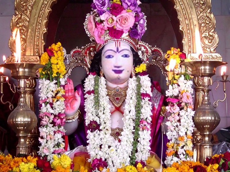 राजराजेश्वरी मंदिर: दस महाविद्याओं में शामिल मां राजराजेश्वरी हैं तंत्र की देवी, मंदिर में दीप जलाने से कम होता राहु का प्रभाव