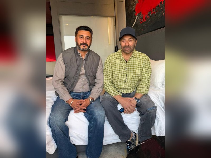 Sunny Deol meets the family of PVC Flying Officer Nirmal Jit Singh Sekhon 