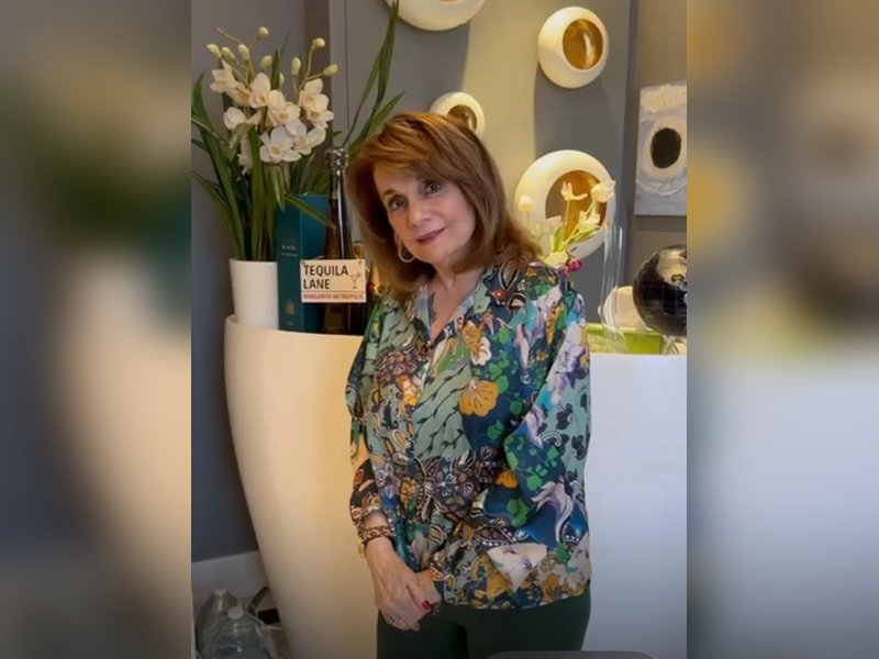 Mumtaz flaunts her short hair, asks netizens 'Like It?'