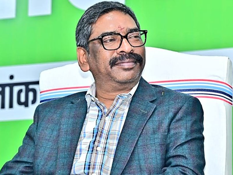 Hemant Soren thanks Centre for Padma Bhushan to his father Shibu Soren (Photo: IANS)