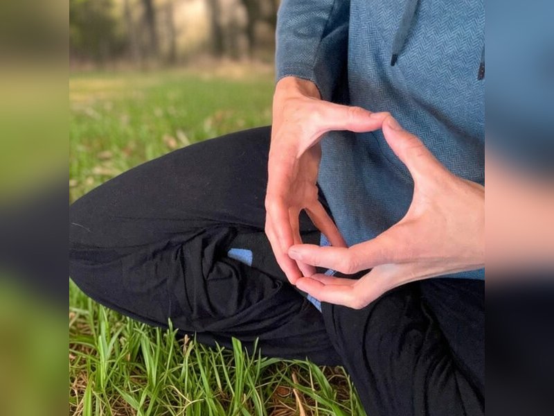 तनाव और एंग्जाइटी से राहत दिलाए हाकिनी योग मुद्रा, याददाश्त बढ़ाने का आसान तरीका