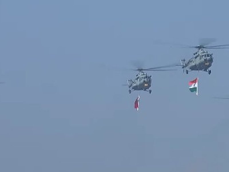 गणतंत्र दिवस परेड में दिखी भारत की सैन्य शक्ति, लोगों ने देखा सूर्यास्त का 'उदय' और सुनी अपाचे की गूंज