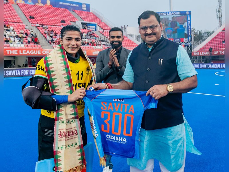 Hockey India applauds veteran coach Baldev Singh, ace goalie Savita on Padma Shri recognition (Ld)