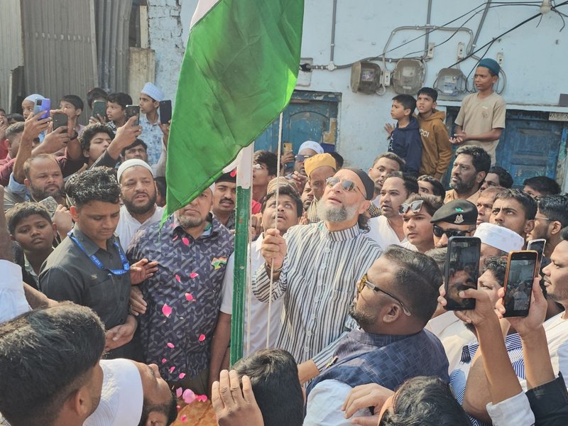 Asaduddin Owaisi unfurls national flag on R-Day